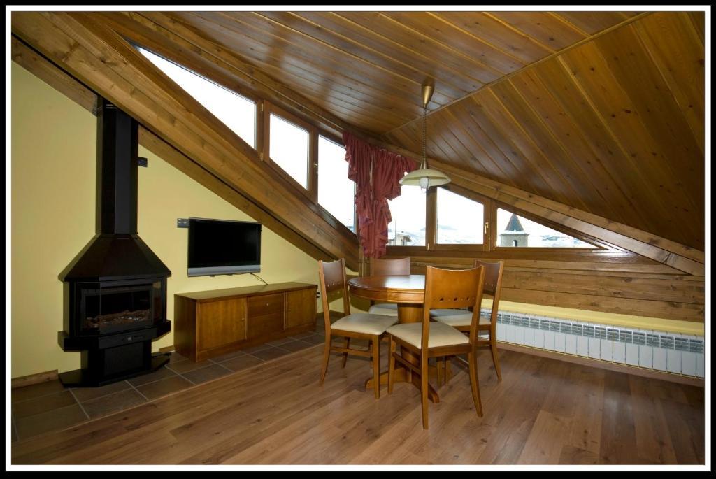 Hotel Roca Alp Room photo